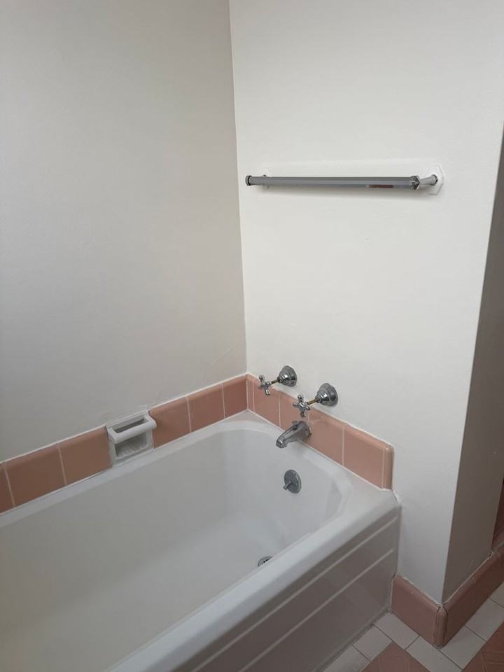 853-855 853-855 S. Hobart Ave & 3361-3369 James M. Wood Blvd - Photo 4 of 20