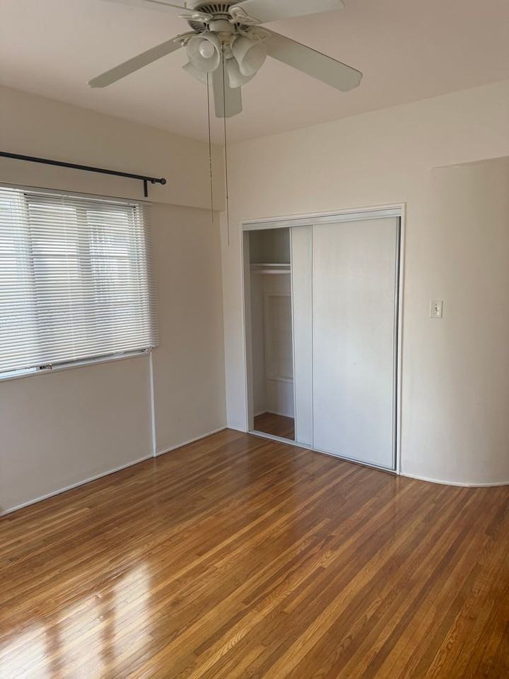 853-855 853-855 S. Hobart Ave & 3361-3369 James M. Wood Blvd - Photo 5 of 20