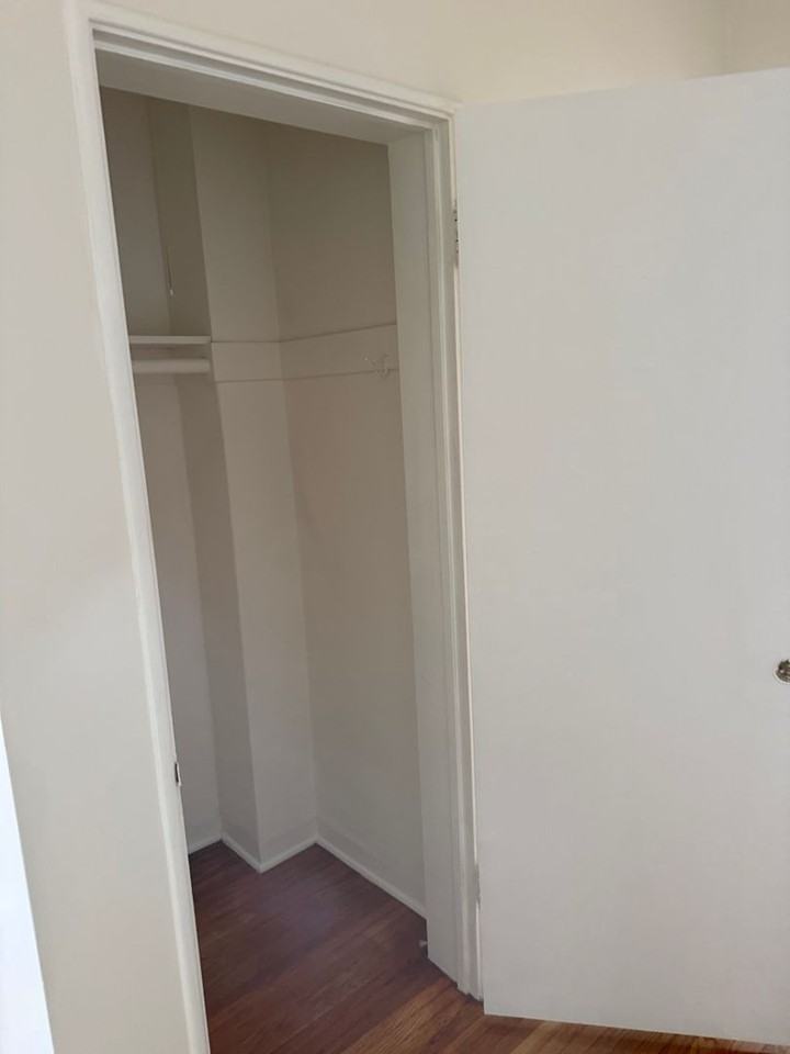 853-855 853-855 S. Hobart Ave & 3361-3369 James M. Wood Blvd - Photo 6 of 20
