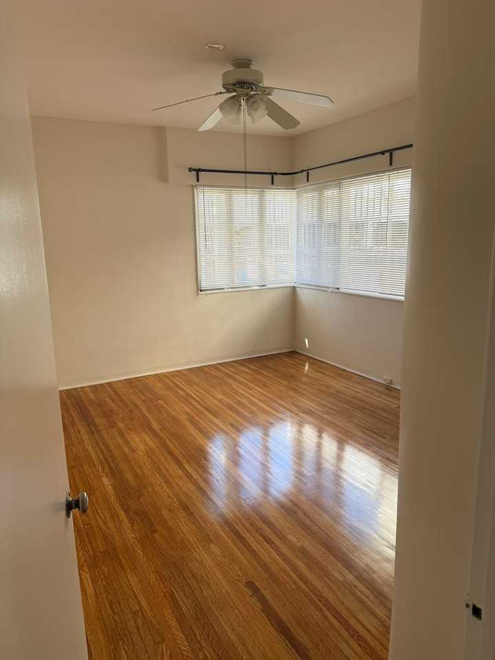 853-855 853-855 S. Hobart Ave & 3361-3369 James M. Wood Blvd - Photo 7 of 20