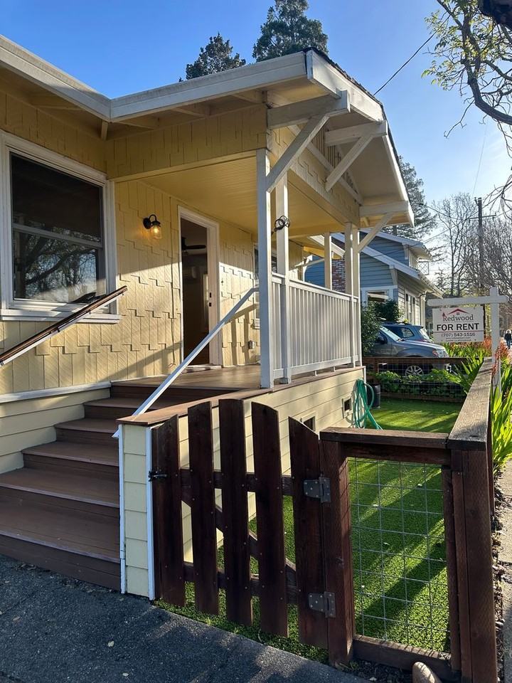 721 Howard St - Photo 2 of 11