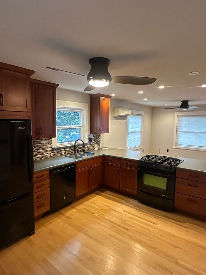 721 Howard St - Photo 3 of 11