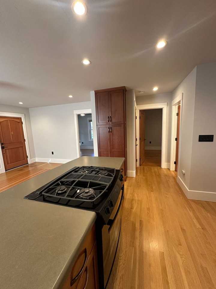 721 Howard St - Photo 4 of 11