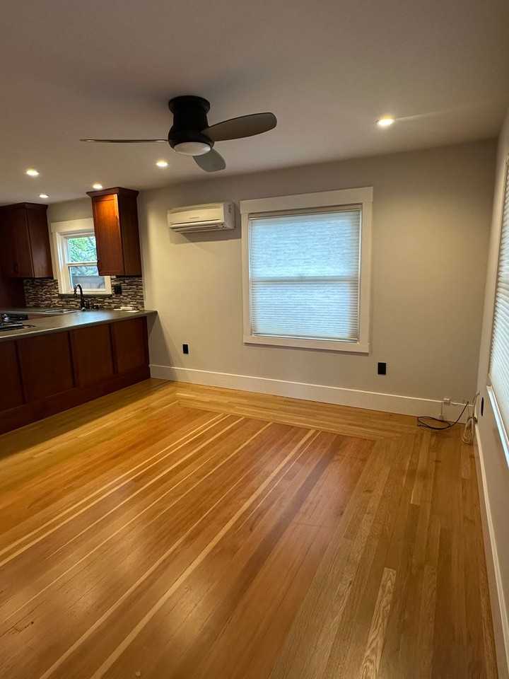 721 Howard St - Photo 6 of 11