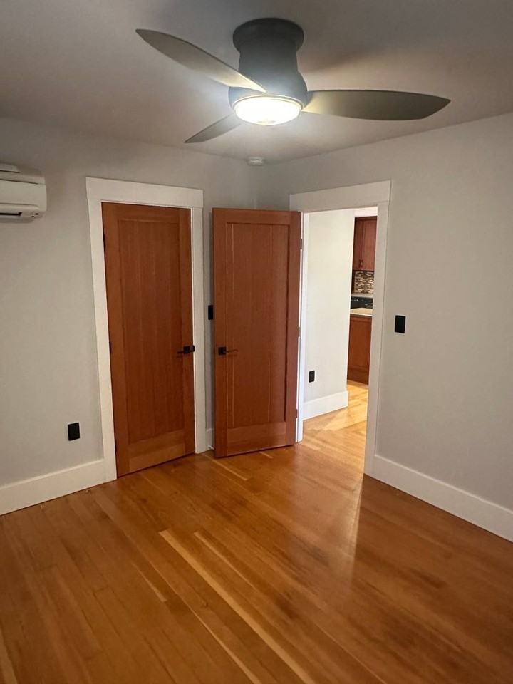 721 Howard St - Photo 7 of 11