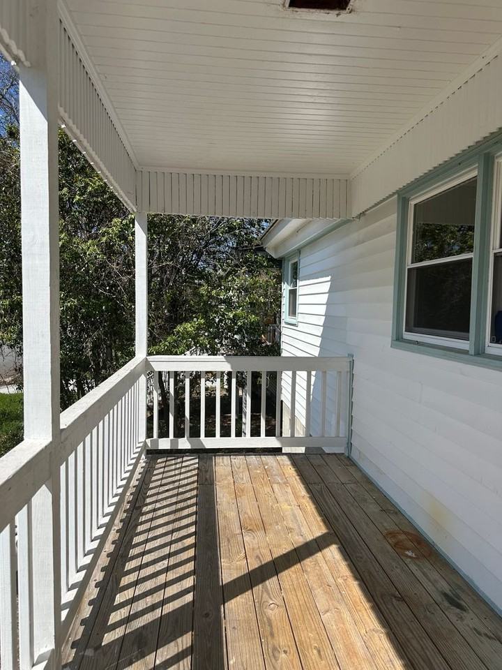 128 W 6th St - Photo 3 of 13