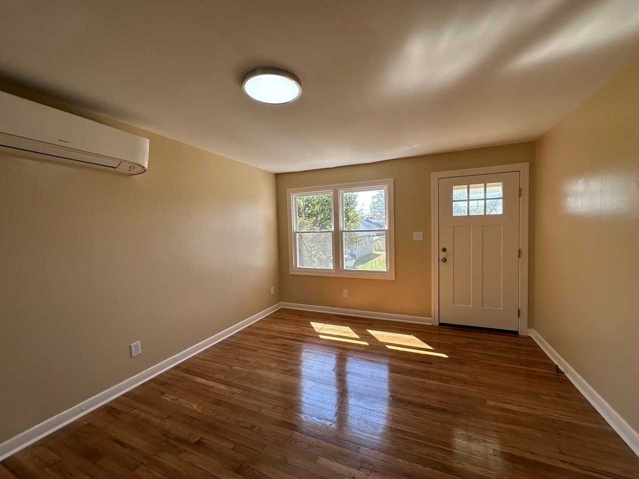 128 W 6th St - Photo 4 of 13