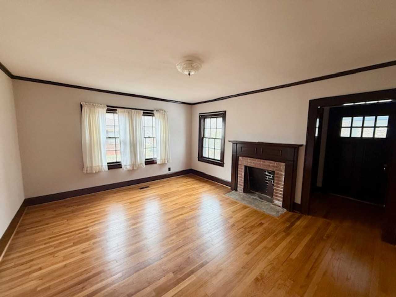 337 Albany St - Photo 2 of 32