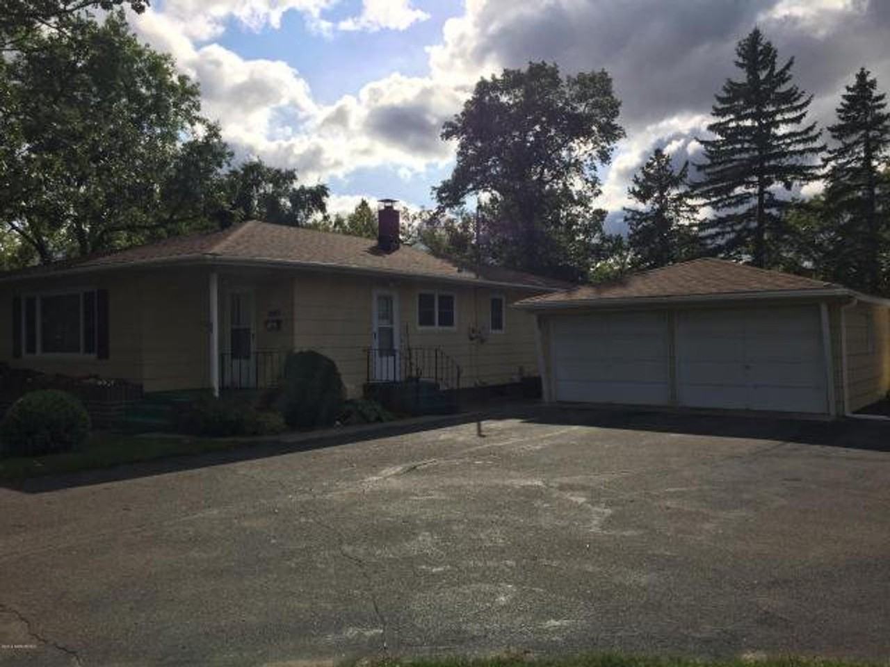 2701 Bemidji Ave N - Photo 3 of 3