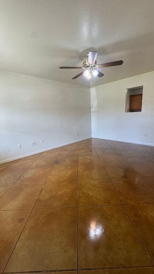 217 W Arlo Rd - Photo 2 of 17