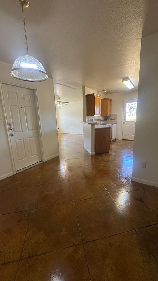 217 W Arlo Rd - Photo 5 of 17