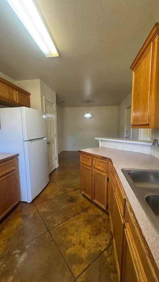 217 W Arlo Rd - Photo 7 of 17