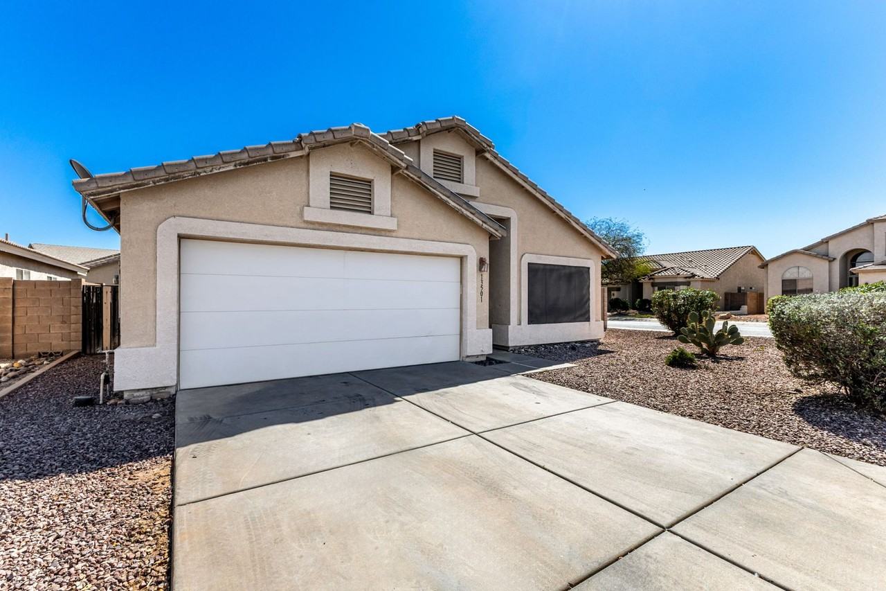 13501 N 130th Ave - Photo 2 of 33