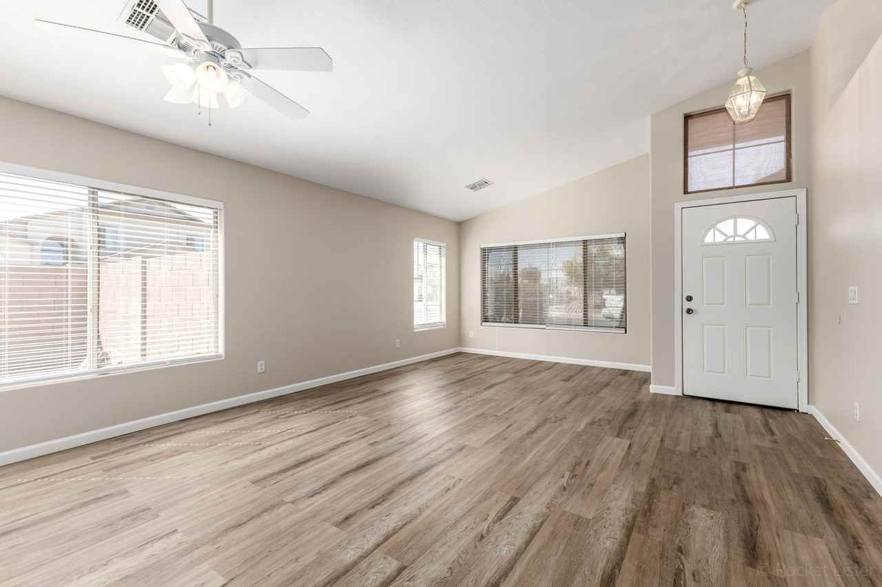 13501 N 130th Ave - Photo 4 of 33