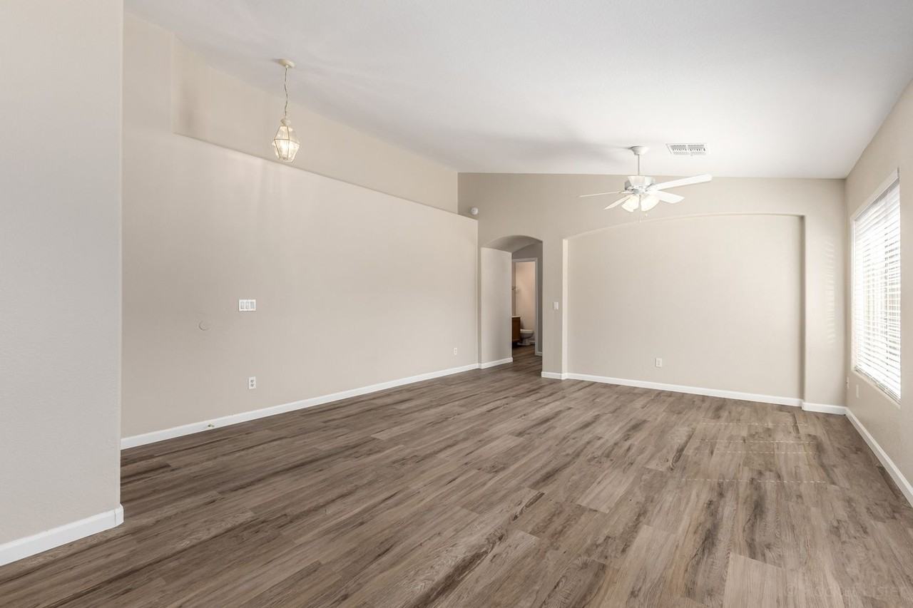 13501 N 130th Ave - Photo 6 of 33