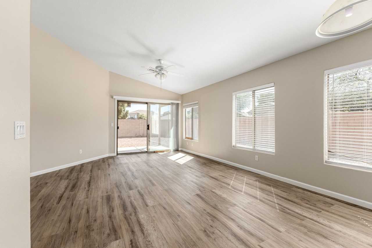 13501 N 130th Ave - Photo 7 of 33