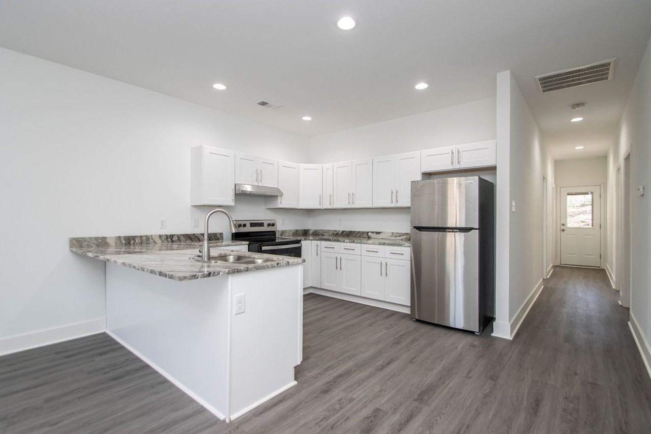 1611 Nichols Rd - Photo 2 of 12