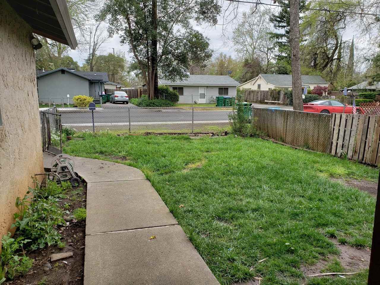 1184 E 10th St - Photo 2 of 9