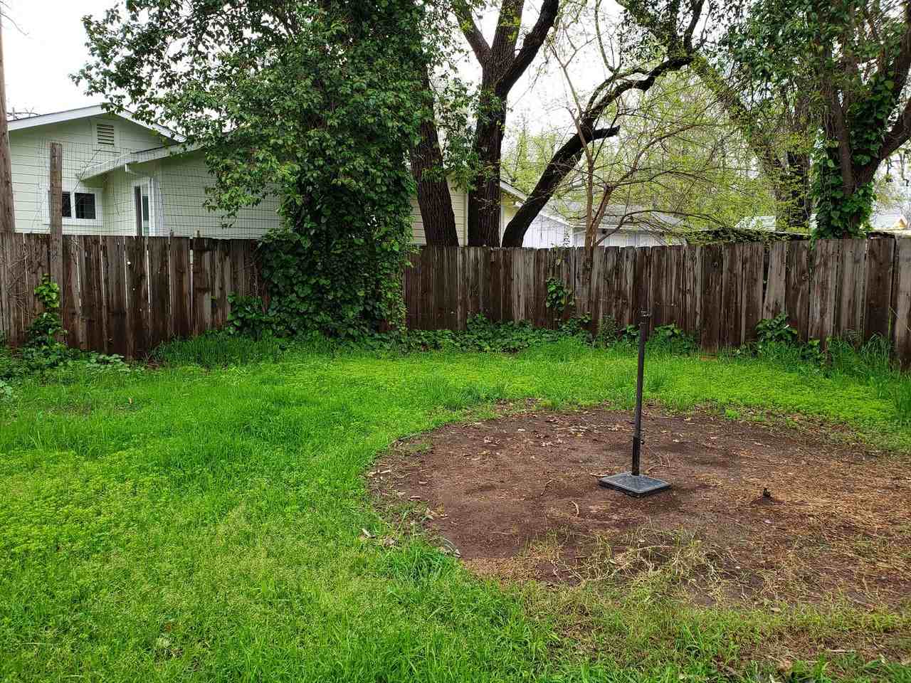 1184 E 10th St - Photo 3 of 9