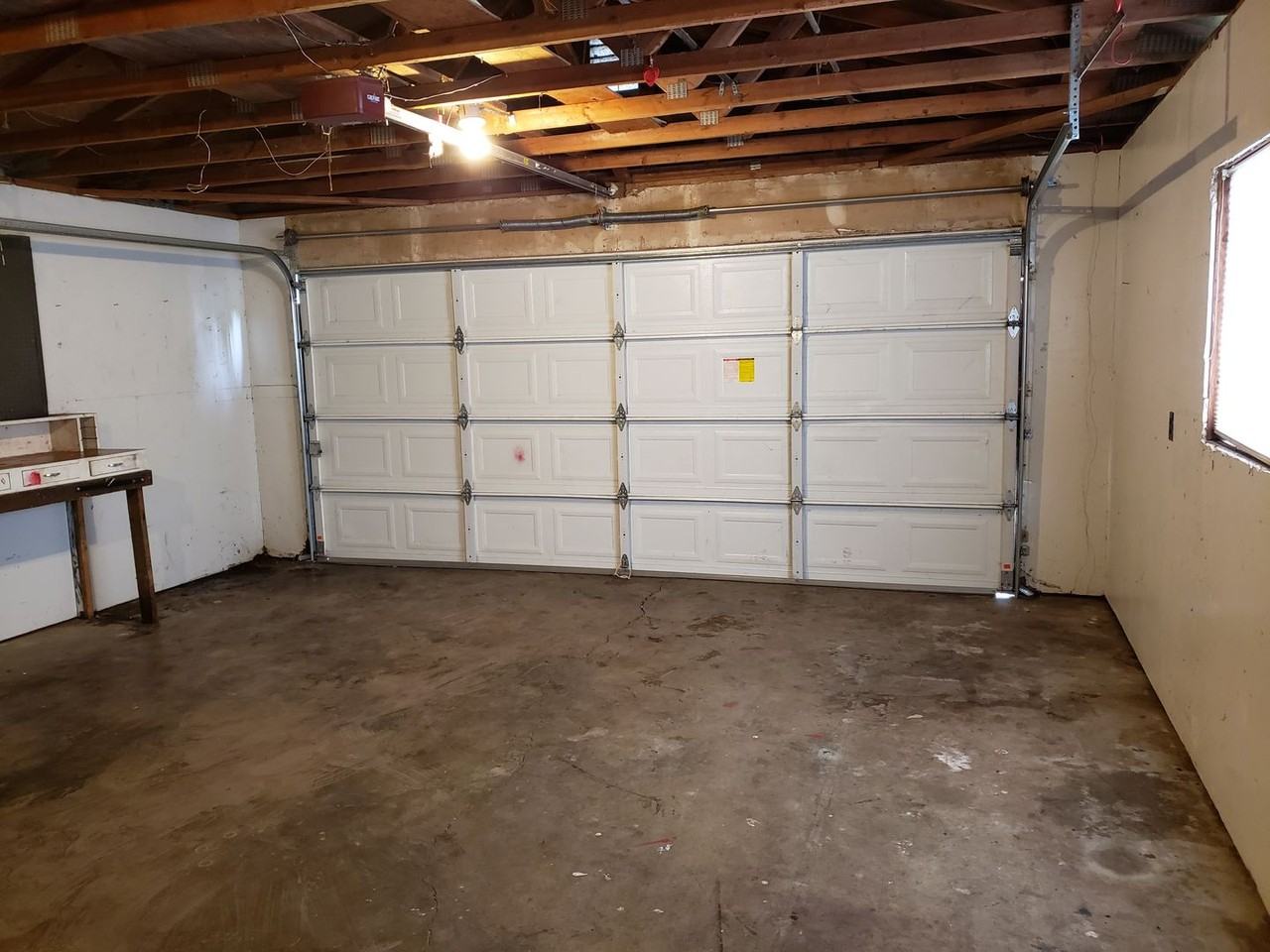 1184 E 10th St - Photo 4 of 9