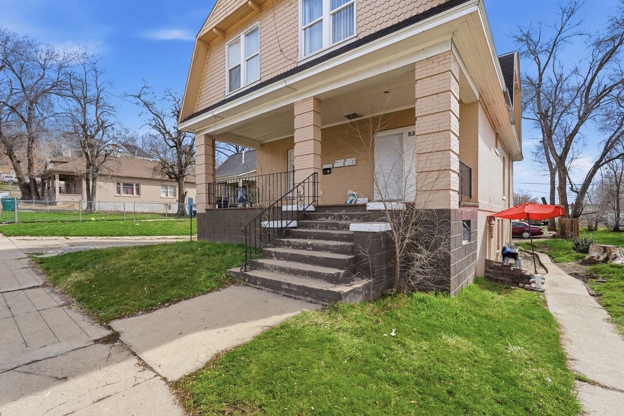 535 27th St. - Photo 2 of 5