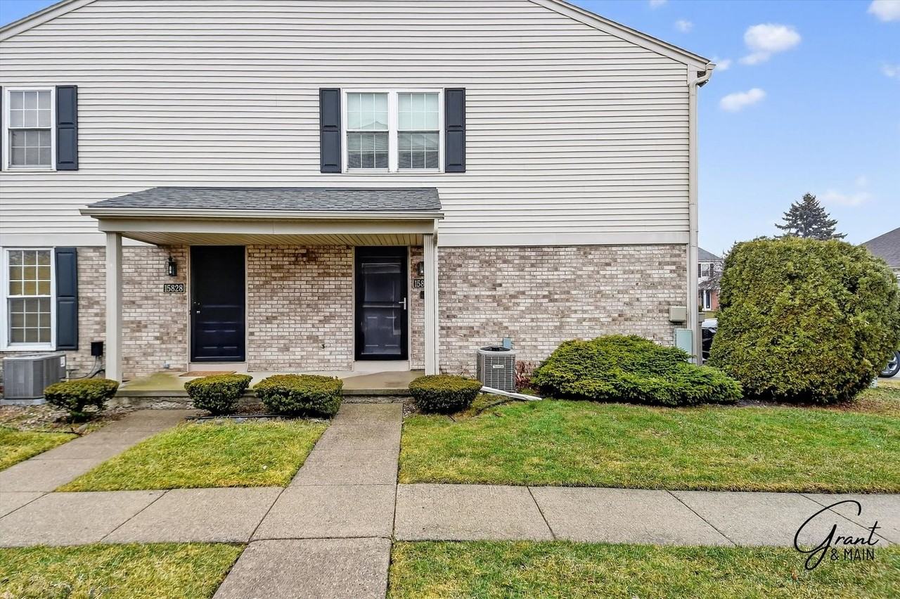 15834 N Franklin Dr - Photo 2 of 23