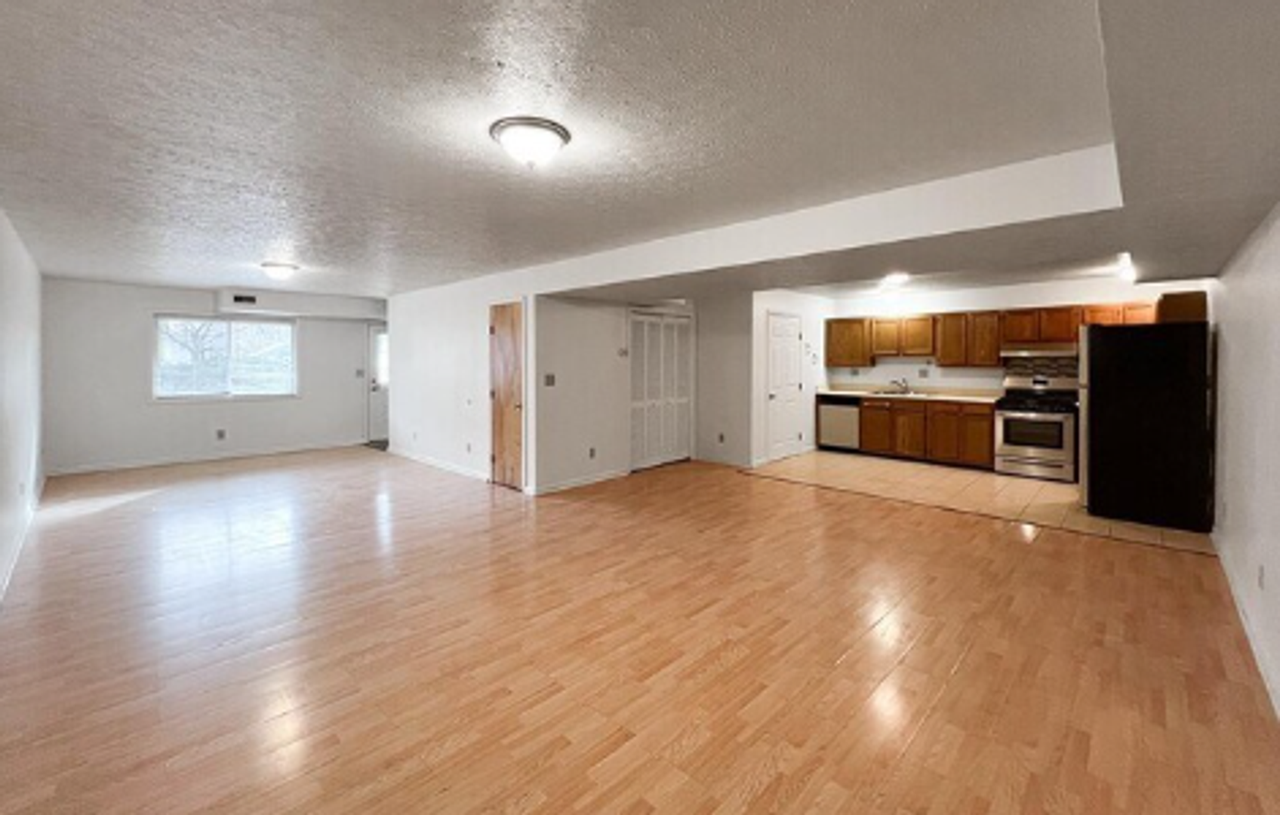 800 West 11th - Photo 3 of 23