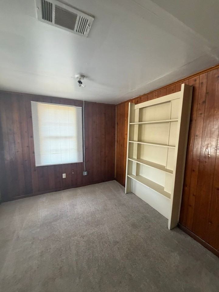 607 E Gordon St - Photo 4 of 33