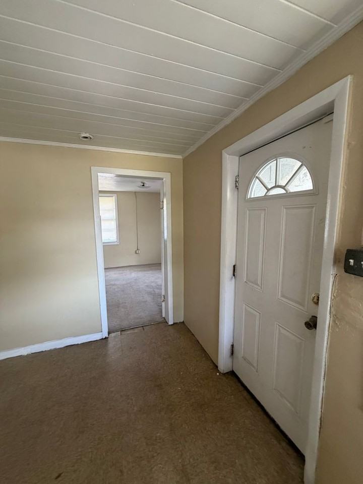 607 E Gordon St - Photo 5 of 33