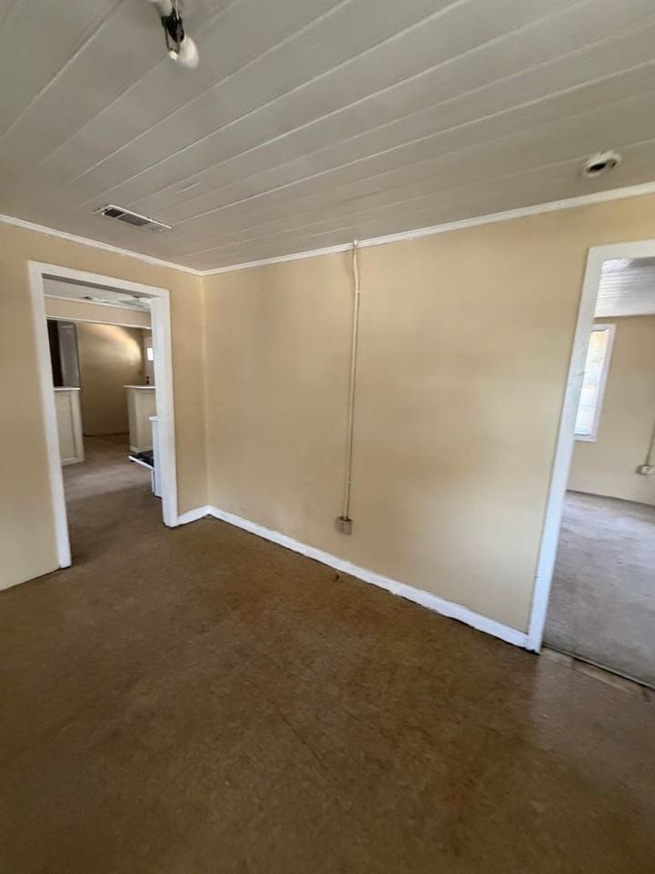 607 E Gordon St - Photo 6 of 33