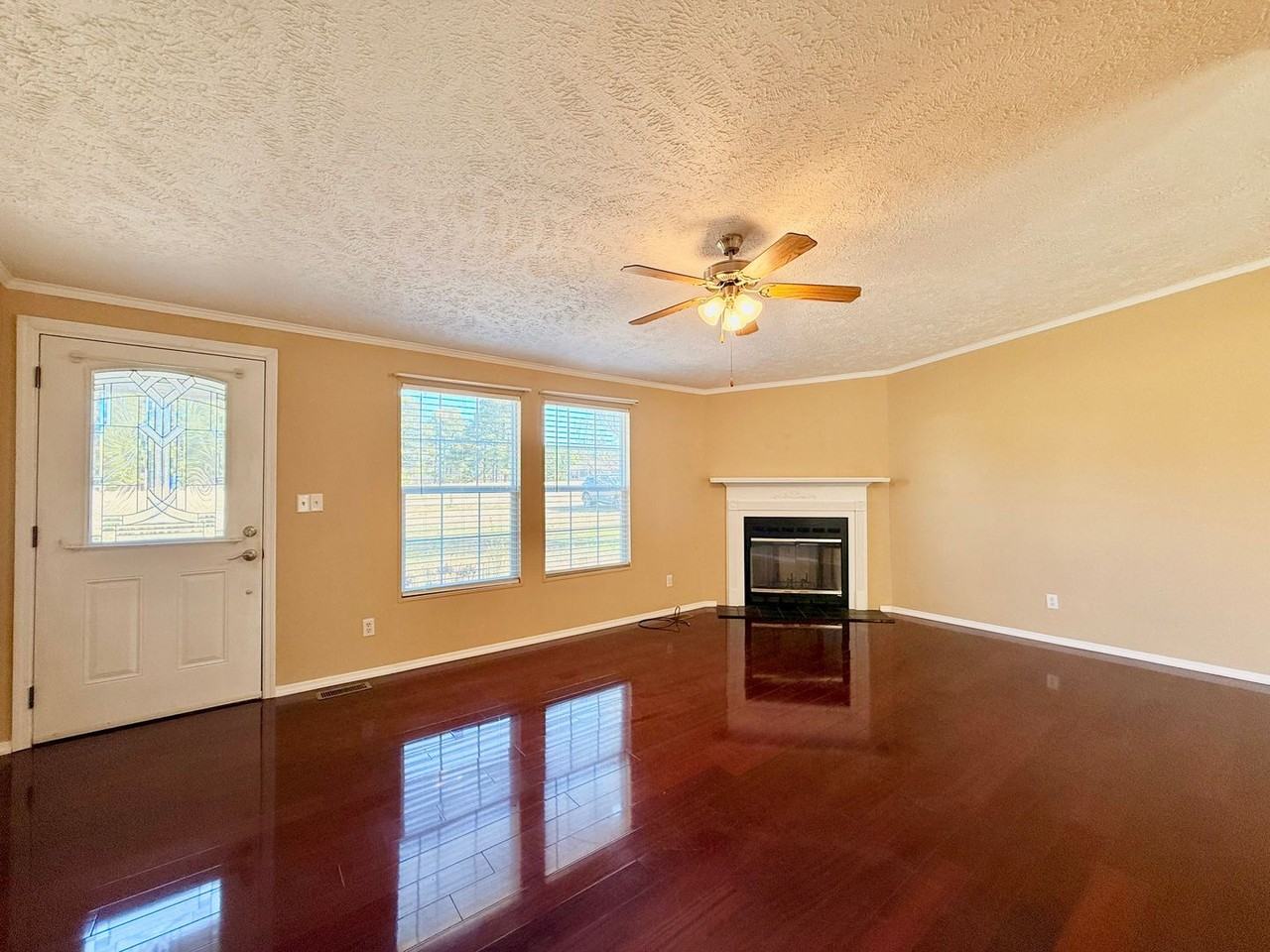 21 Dugger St - Photo 3 of 25