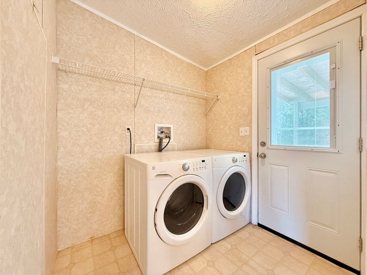 21 Dugger St - Photo 7 of 25