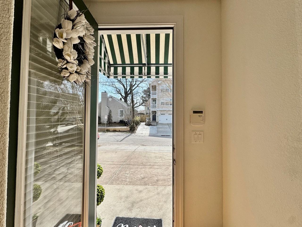 605 Lake Dr - Photo 4 of 43