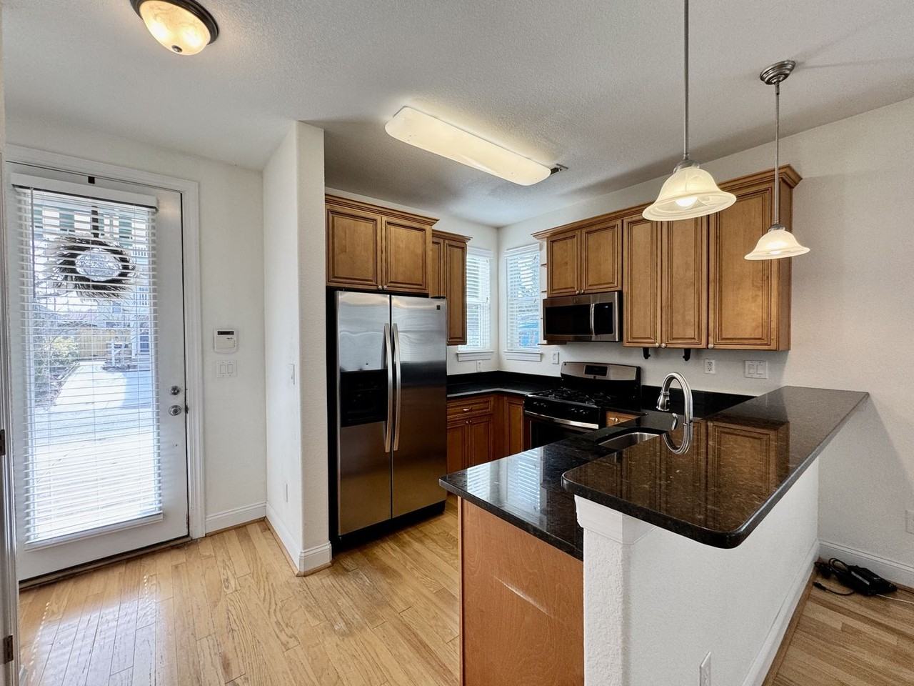 605 Lake Dr - Photo 5 of 43