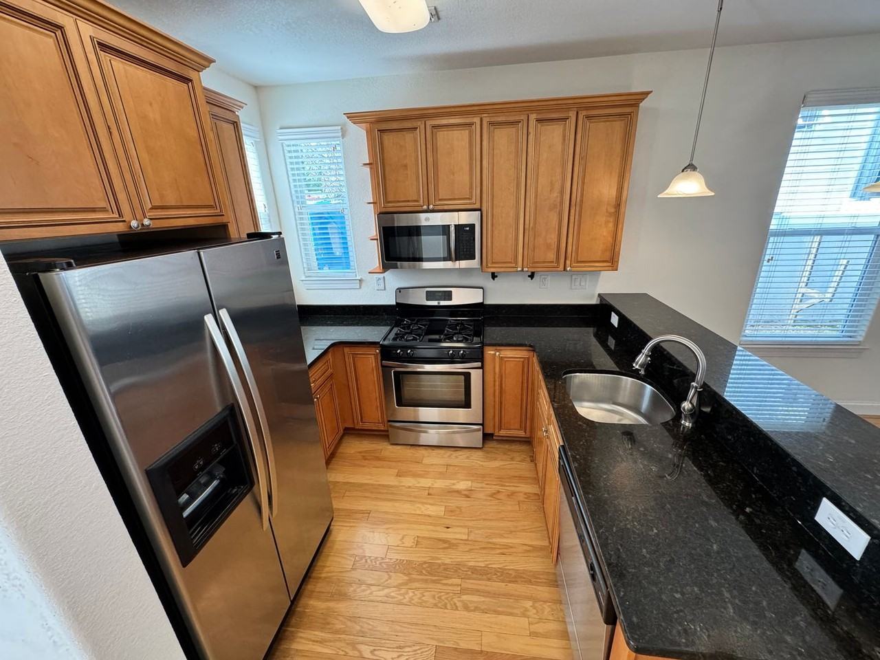 605 Lake Dr - Photo 6 of 43