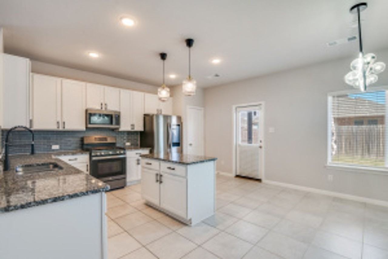 2052 Hartley Dr - Photo 7 of 26