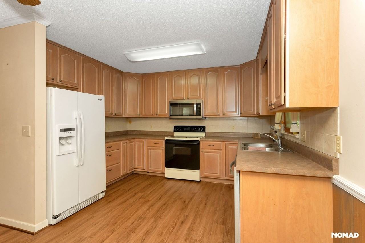 527 Mountainside Dr - Photo 2 of 34