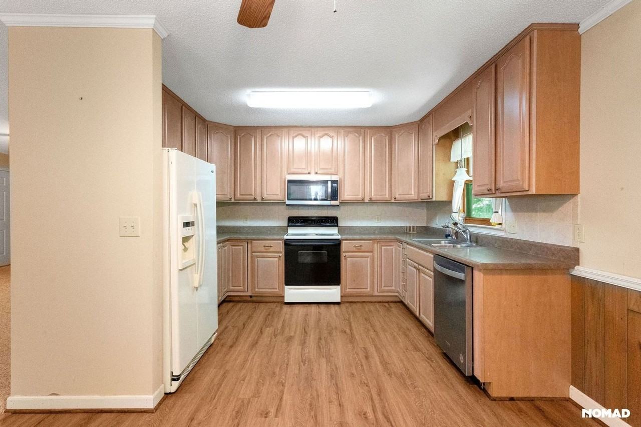 527 Mountainside Dr - Photo 4 of 34