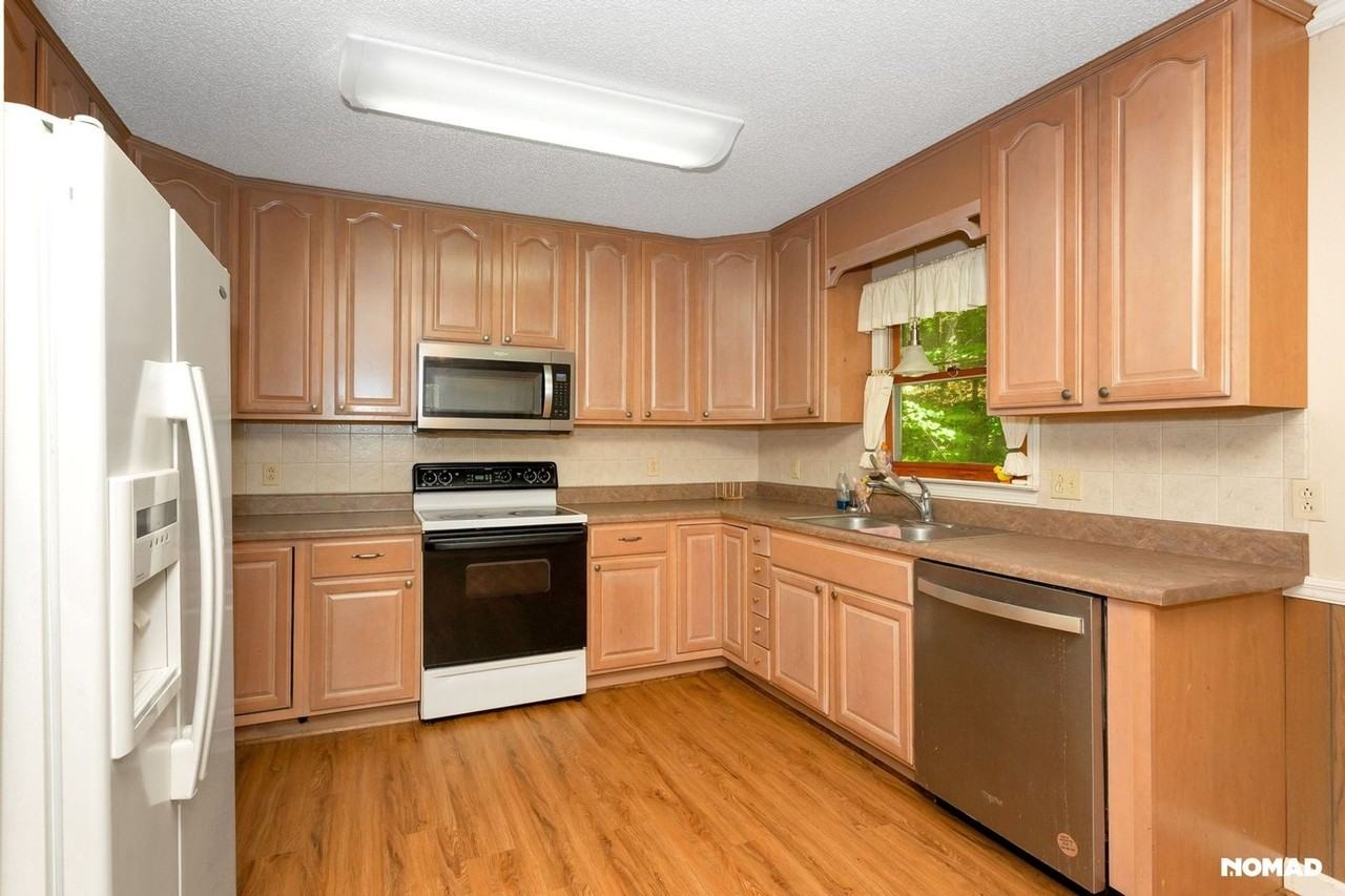 527 Mountainside Dr - Photo 3 of 34