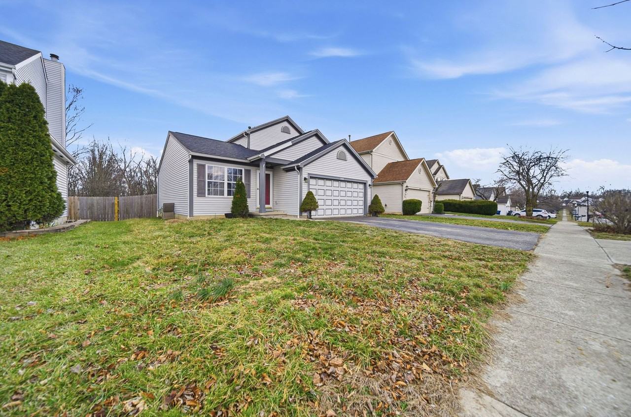 1899 Queens Meadow Ln - Photo 4 of 50