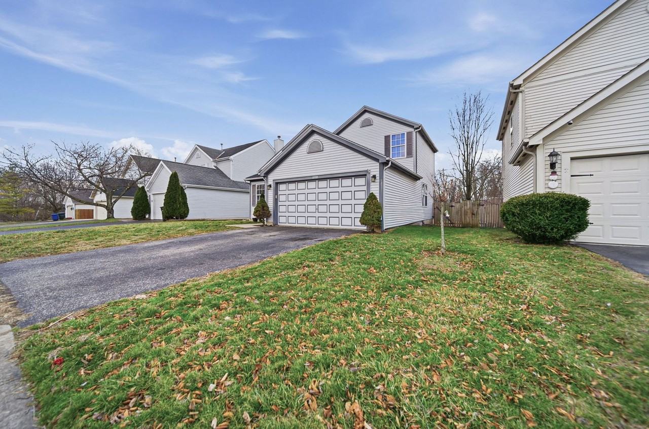 1899 Queens Meadow Ln - Photo 5 of 50