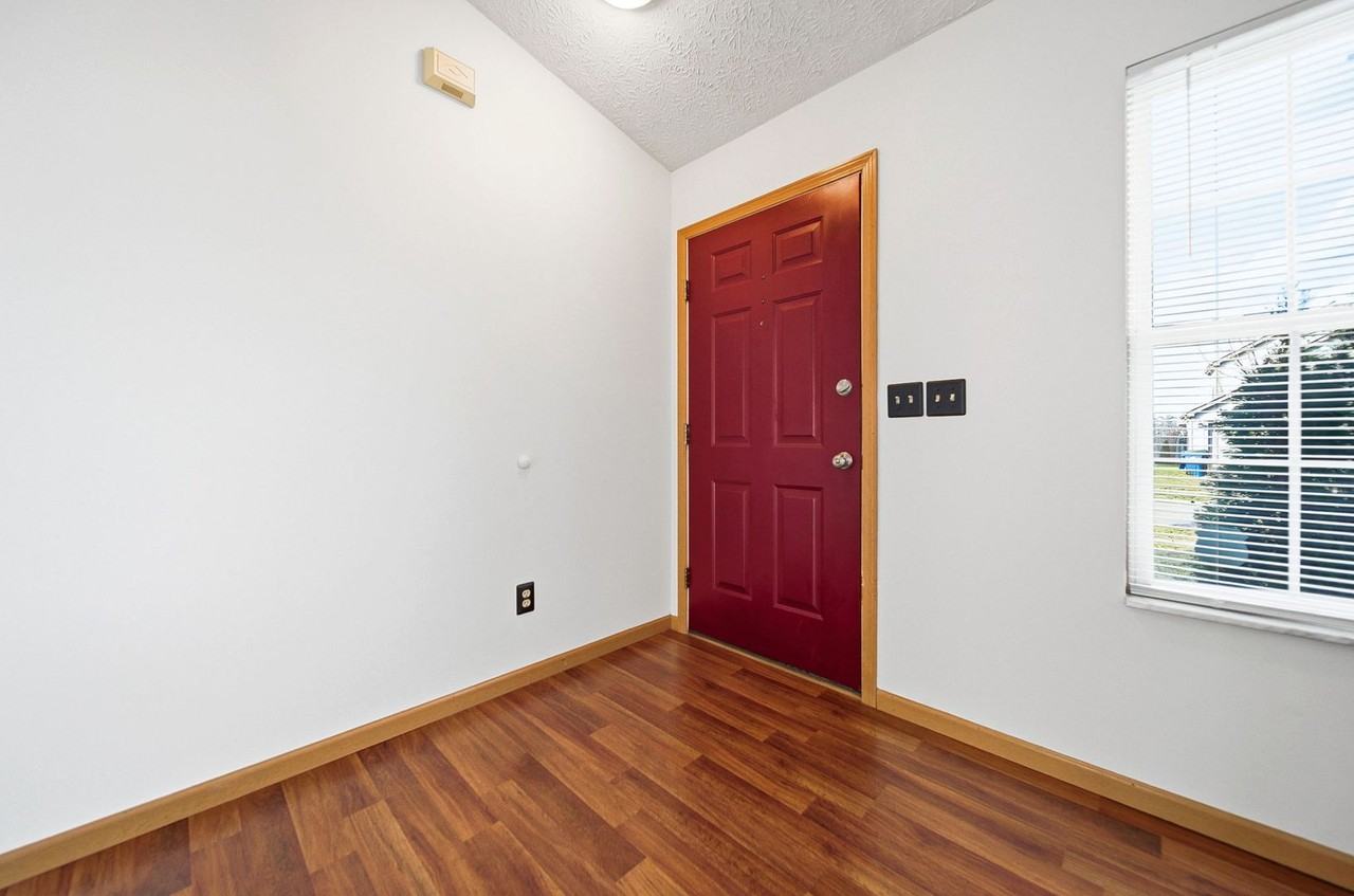 1899 Queens Meadow Ln - Photo 6 of 50