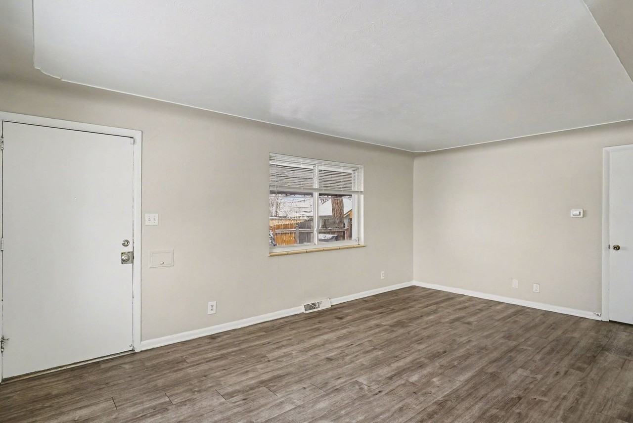 209 S Eliot St - Photo 2 of 24