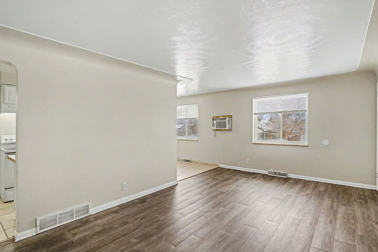 209 S Eliot St - Photo 3 of 24