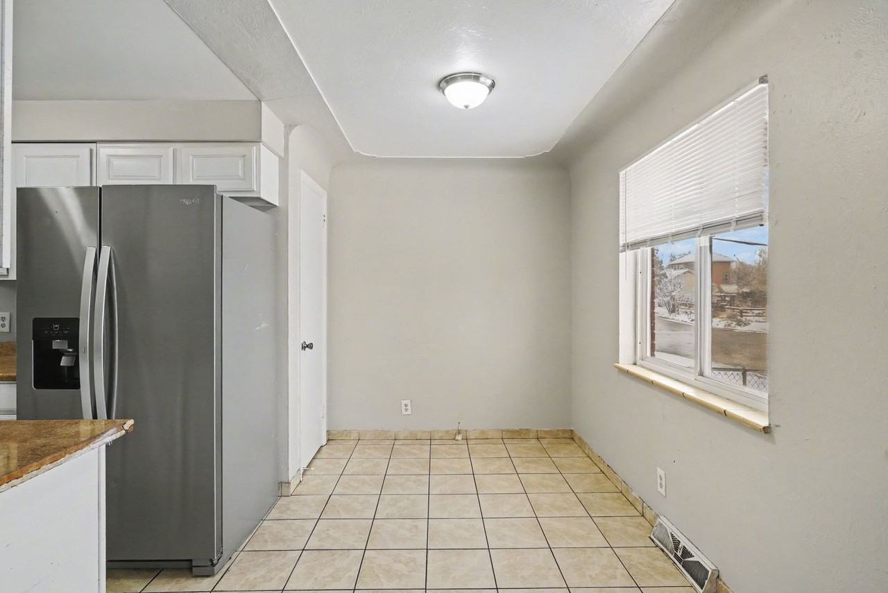 209 S Eliot St - Photo 7 of 24