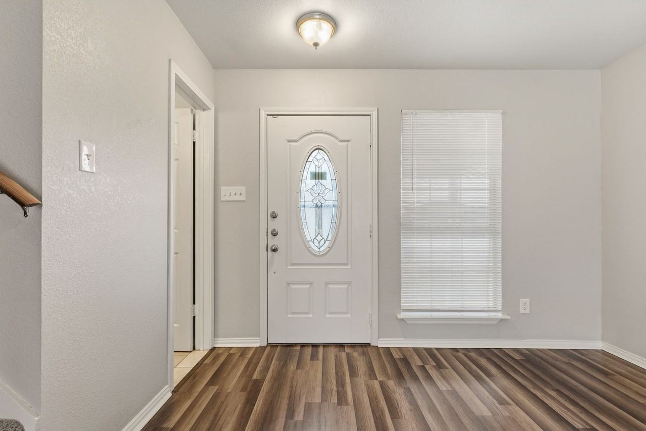 4103 Shagbark Dr - Photo 2 of 31