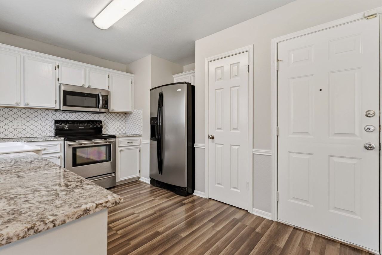 4103 Shagbark Dr - Photo 3 of 31