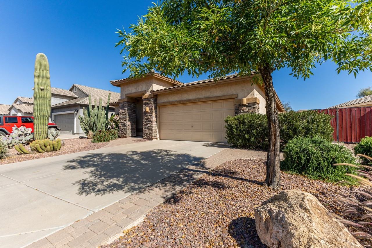 202 E Rock Wren Dr - Photo 3 of 33