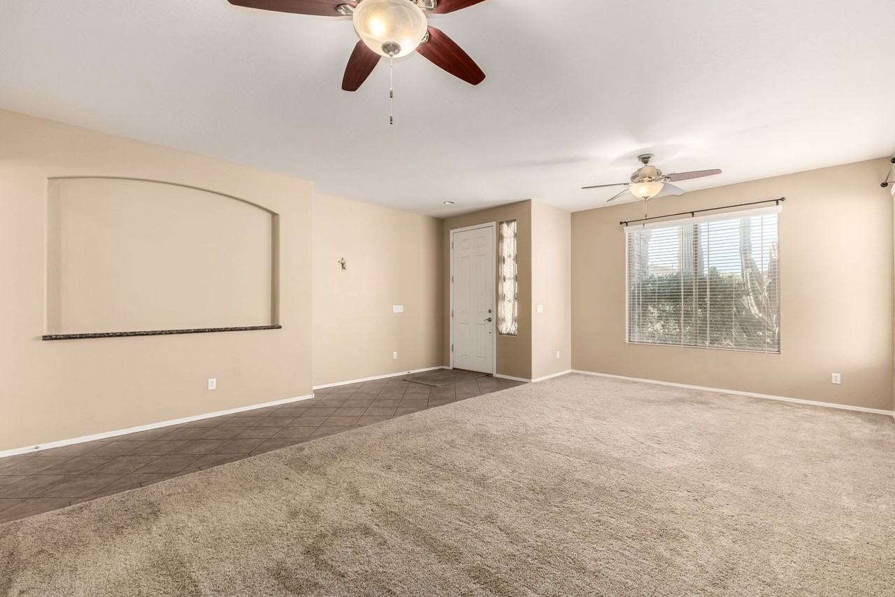 202 E Rock Wren Dr - Photo 7 of 33