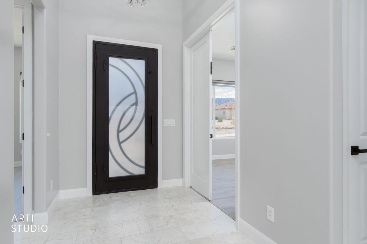 3657 S Maywood Ln - Photo 4 of 28